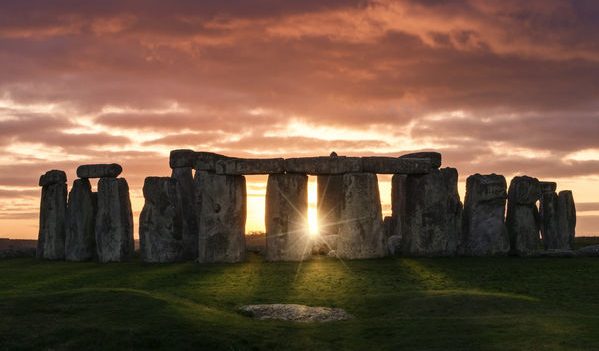 How to watch the summer solstice live-stream from Stonehenge in the UK ...